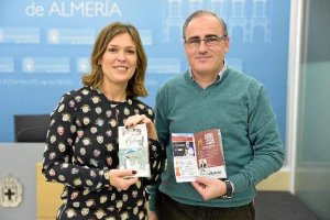 Ana Martínez Labella presentó ayer ante los medios a José Solá. 