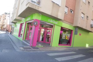 El arbol  tiene 22 súper distribuidos en la provincia.