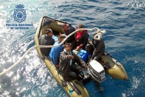 Rescate de una patera en Alborán