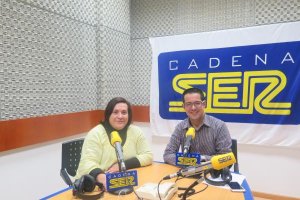 Hermi Callejón durante la entrevista en los estudios de Cadena Ser Poniente.