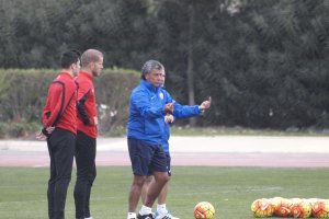 Explicando movimientos tácticos a los futbolistas.