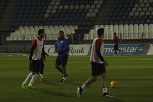 Goro pendiente del partidillo a todo campo.