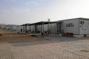 Imagen de las actuales aulas prefabricadas del IES El Toyo