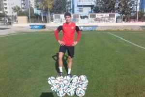 Álvaro Montero posa para LA VOZ en la Vega.