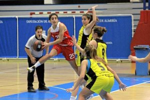 La jugadora en uno de los partidos en casa.