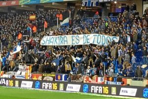 Shakira aparecía en una pacarta.