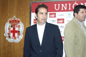 Benito tiene mucho trabajo en enero.