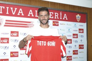 Ernesto Goñi con la camiseta rojiblanca.