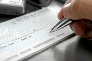 Alfonso García duerme con el talonario en la mano.