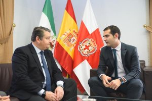 Imagen del encuentro entre el alcalde de Almería y el delegado del Gobierno en Andalucia