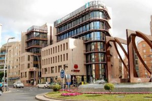 Sede central del grupo Cajamar ya con el nuevo logo