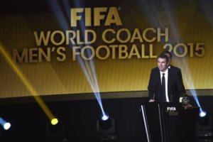 El director deportivo del Barça recogió el premio.