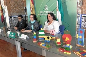 A la derecha, Estrella Cara. presidenta de la asociación de padres de acogida “En familia por derecho”.