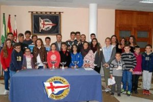La gran familia con el patrocinador, Saveres.