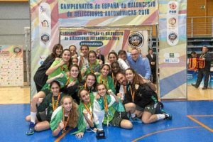 Las andaluzas celebraron la segunda plaza.