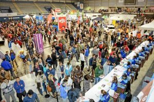El Palacio convertido en una Feria del Deporte.