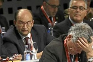 Ángel María Villar en plena asamblea de la federación.