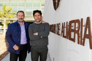 Los investigadores Gabriel Acién y Guillermo Zaragoza