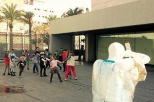 Actividad infantil a las puertas del Museo de Almería durante esta Navidad.