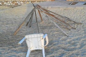 Imagen de algunos de los daños causados en la playa