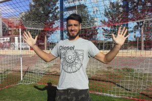 Gianfranco en el campo de la Vega de Acá.
