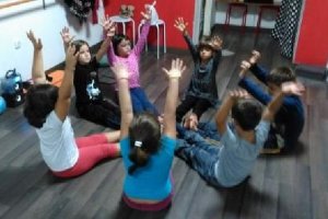 Las clases de Yoga infantil en Ohm Shanti se desarrollan en diferentes espacios de la ciudad