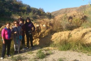 Por el cauce, desde Antas a la barriada de Jauro, detalles de la prehistoria incrustada en sus rocas muy anterior al Argar. 