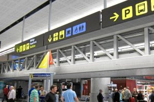 Imagen de pasajeros en el aeropuerto de Almería
