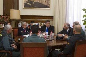 Momento de la reunión celebrada ayer en la subdelegación.