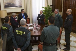 Imagen de la reunión llevada a cabo ayer en la subdelegación del Gobierno.