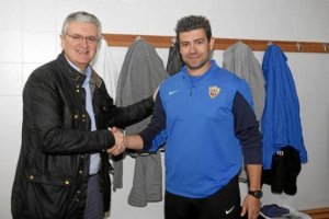 El consejero Bonillo con el nuevo entrenador.