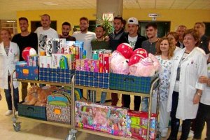 El Almería desplazó a su equipo de gala.