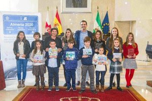 El alcalde de Almería, junto a los premiados 