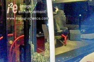 Imagen de un autobús de Surbús apedreado