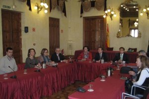 El consejero, Emilio de Llera, se ha reunido con autoridades y operadores jurídicos de Almería.