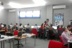 Imagen  de archivo del centro Guadalinfo de Huércal-Overa durante algunos de los cursos que desarrolla.