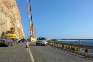 Vehículo circulando por la N-340, desde Almería hacia Aguadulce.