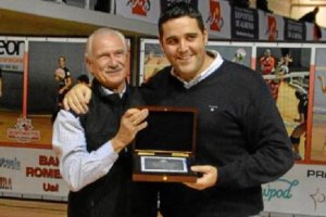 Alonso forma parte de la gran familia del Mintonette.