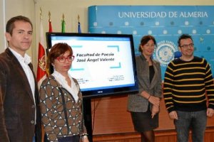 Presentación de la Facultad de Poesía José Ángel Valente, ayer en la Universidad. 