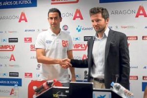 Íñigo López en la sala de prensa de El Alcoraz.