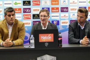 Juan Antonio Anquela en su presentación.