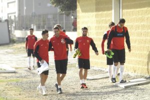 Almería y Huesca afrontan una final por la permanencia.