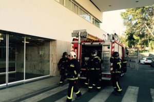 Bomberos intervienen en el simulacro en Bola Azul