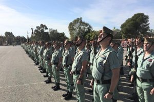Legionarios forman en la base de Viator en el día de la Inmaculada
