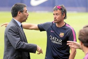 Presidente y entrenador ante un dilema.