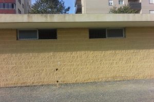 Fachada del vestuario del Almería B en el campo de la Vega.