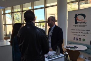 El contacto entre demandantes de empleo y empresas fue constante todo el día.