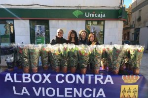 Miembros del Centro de Información a la Mujer el martes.