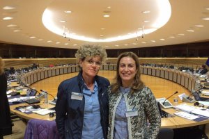 En el congreso de Bruselas, Lola con Elisa Suárez, investigadora en Ifapa Granada. 