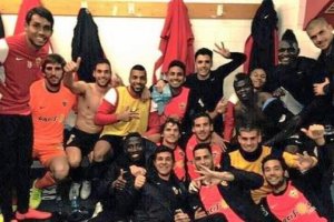 El vestuario del Almería tras ganar en Balaídos.